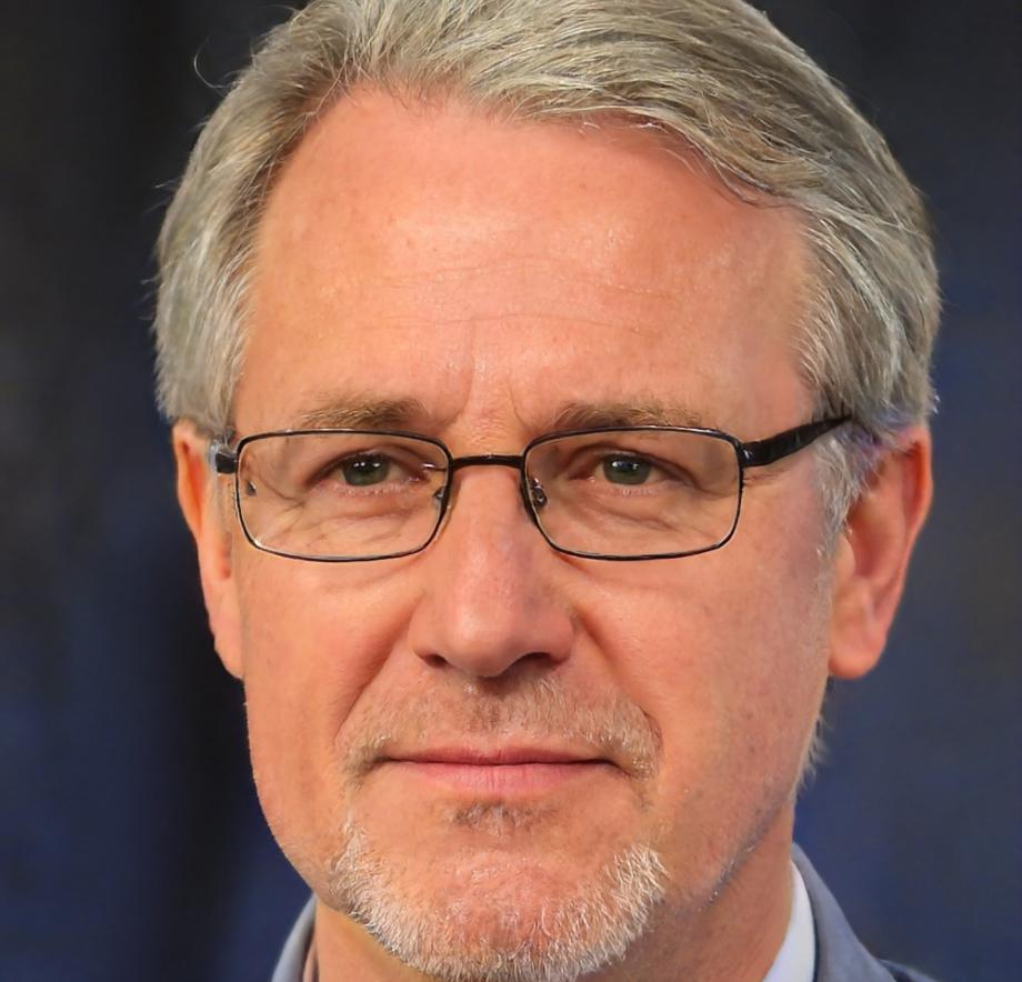 Lennart Fröhlich, Spezialist für Unternehmensfinanzierung